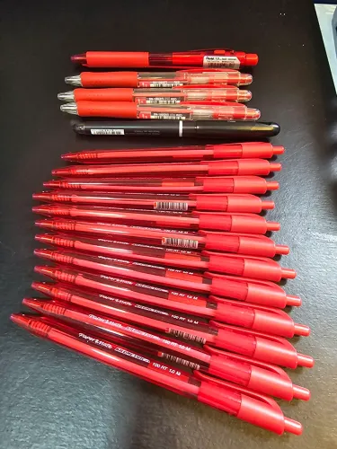 Conjunto canetas vermelhas