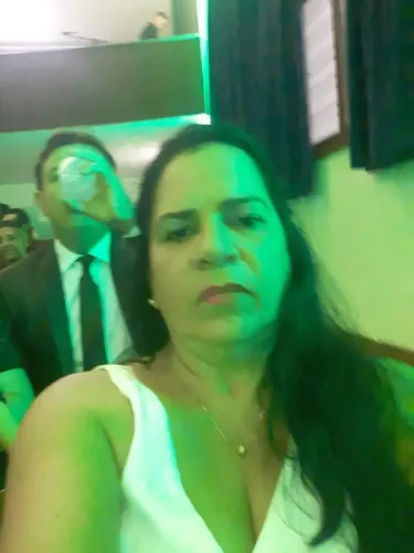 Cuidadora de idoso homem ou mulher 