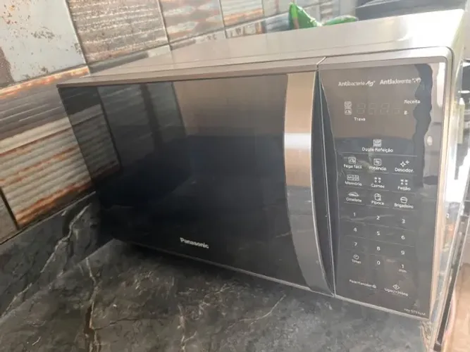 Micro-ondas Panasonic 27L Prata