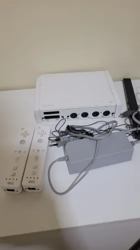 Nintendo wii desbloqueado 2 controles originais