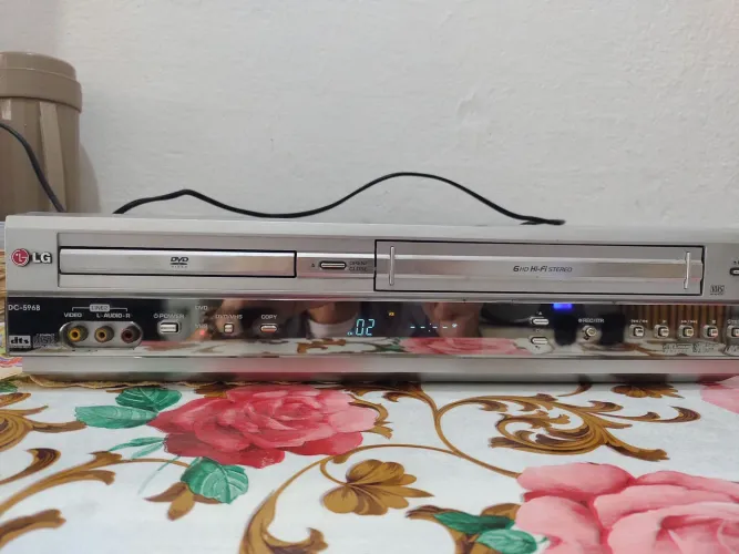Vídeo cassete 6 cabeça de vídeo e recursos de som HI-FI stereo