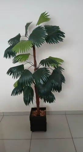Planta artificial (Palmeira Ráfia)