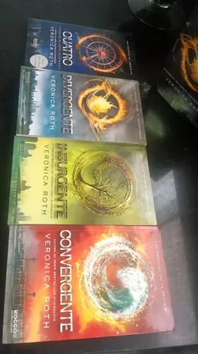 Box Série Divergente 4 Livros + Pôster | Veronica Roth