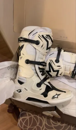 Bota Tech 10