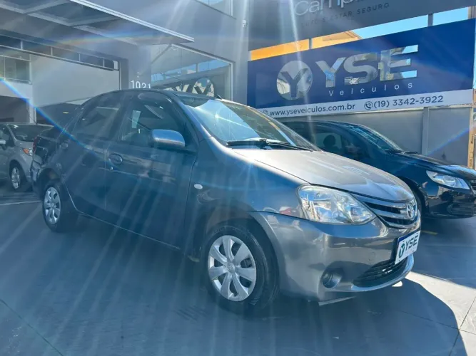 Toyota Etios XS Sedan 1.5 Flex 16V 4P Mec. 2013