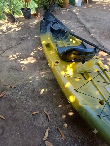 Caiaque de Pesca <br>Preço para vender hoje, com banco dobrável e flutuante
