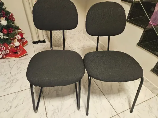 Conjunto com 2 cadeiras para recepção excelente estado
