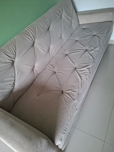 Sofá Elegante para sua casa ou Apartamento.Medidas : 0,82 alt/ 0.84 Larg/2,04 comprimento.