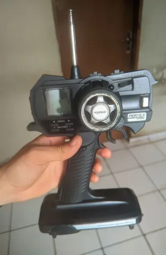 Rádio transmissor perfex kt 14 sanwa, com receptor funcionando. 