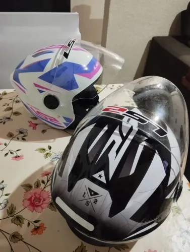 Capacete LS2 novos dependendo do lugar entrego 300 os 2