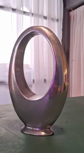 Vaso alumínio modernista