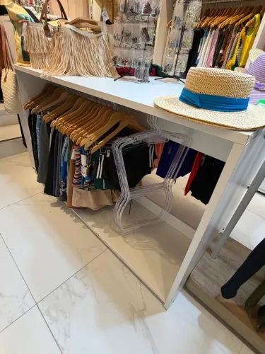 Mesa expositora de loja