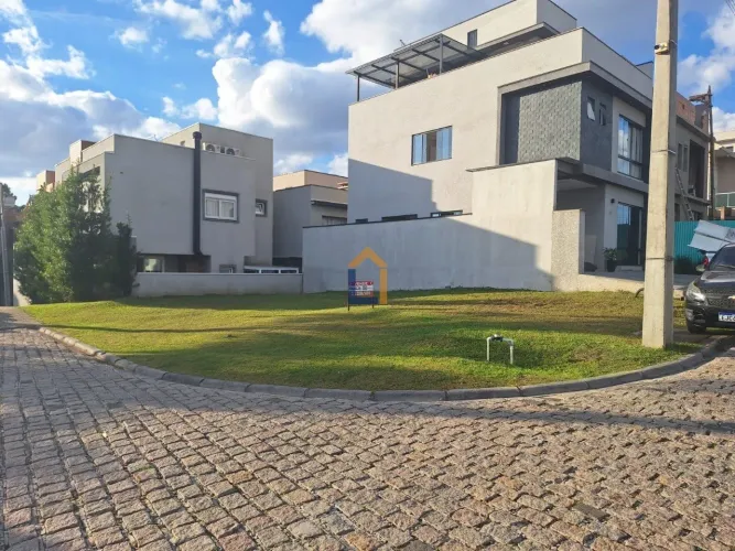 Terreno com 129m² no Umbara - Condomínio Fechado