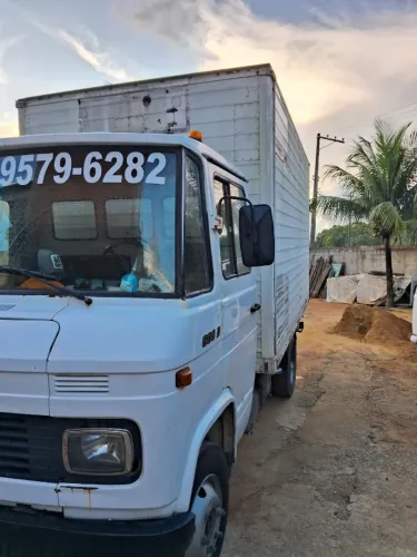 Vendo Caminhão Baú