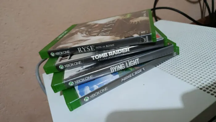 Xbox One + 5 jogos