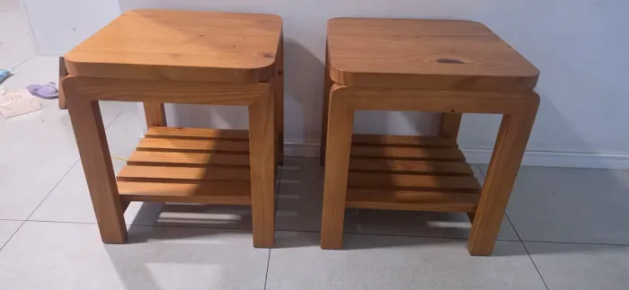Banquetas de madeira