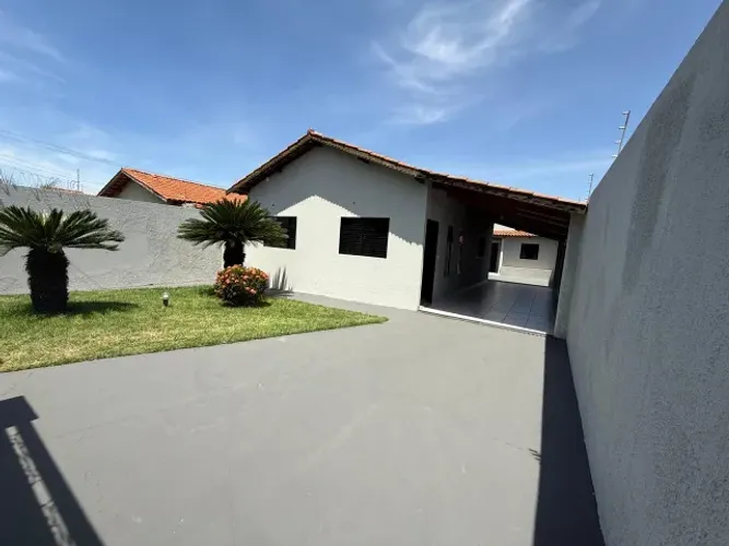Casa Solteira no Lote