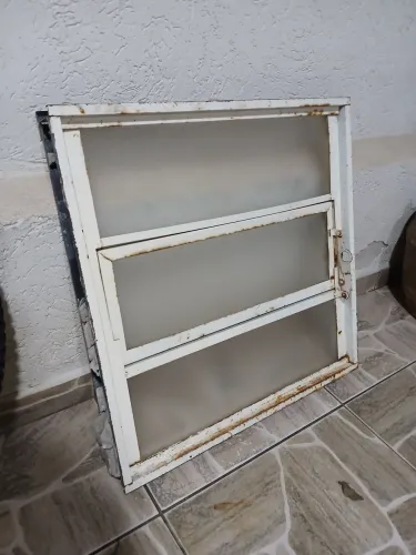 Janela Vitro basculante 60cm x 60cm
