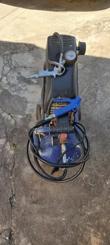 Vende se um compressor em perfeito estado, funcionando perfeitamente.
