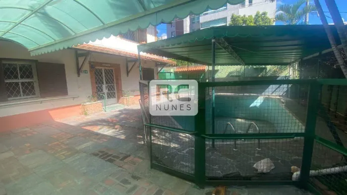 Casa com área de 393m², 08 quartos, 02 suítes e piscina, Bairro Gutierrez, Belo Horizonte/