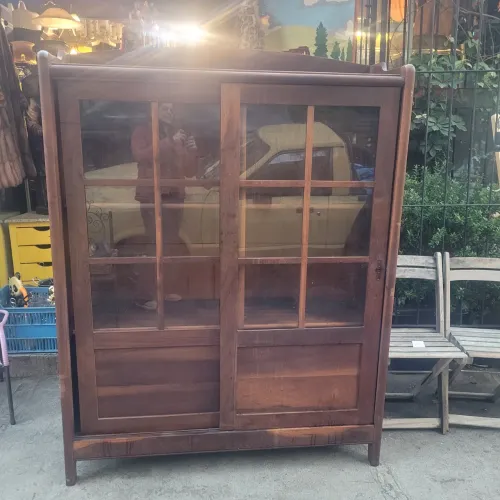 Livreiro Antigo. Mede: 130 x45. A: 170