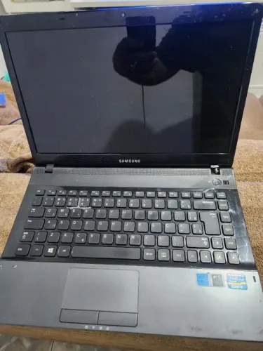 carcaça sucata notebook Samsung NP300E4C i3 placa com defeito todo resto ok