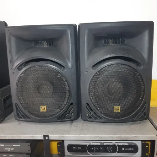 Caixa de som Ativa 12" 350w *as duas são ativas