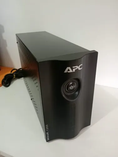 No-break + Estabilizador + Fitro de linha - APC 1200VA 