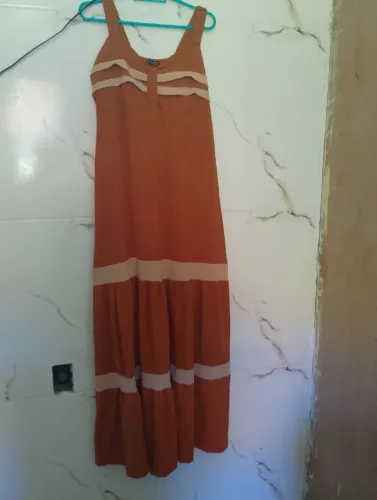 Estou vendendo esses vestidos seminovos da época só foram usados uma vez