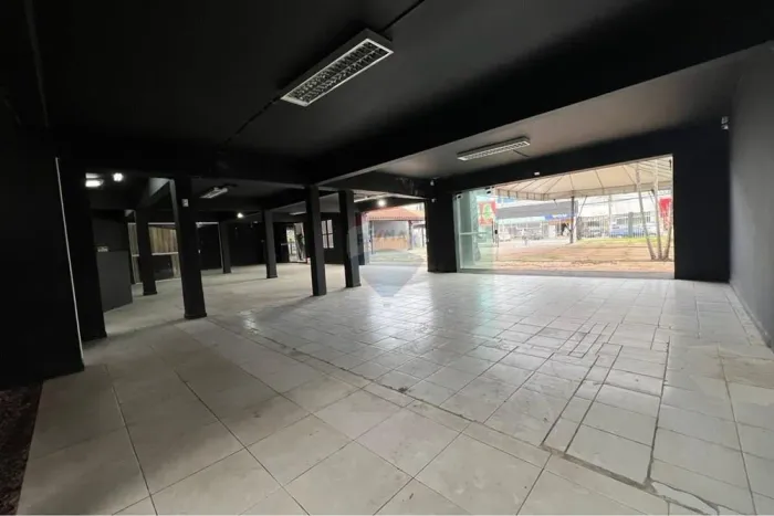 Loja Comercial 575m² na Estrada do Côco
