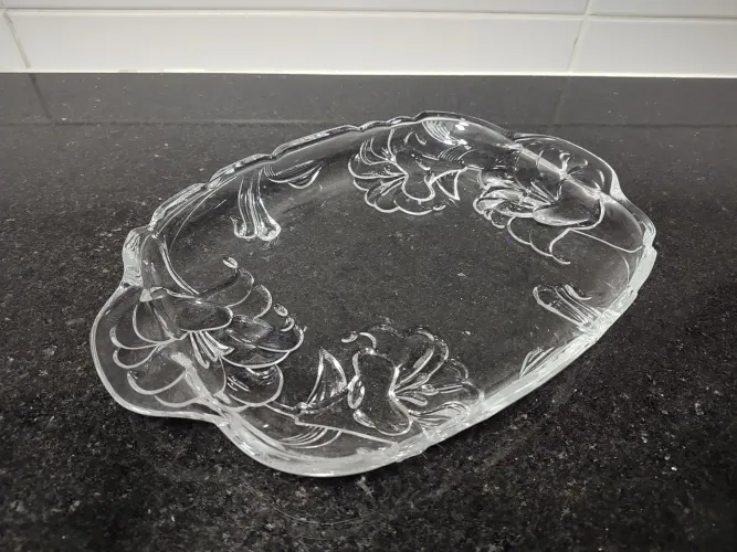Antiga travessa cristal europeu moldado floral