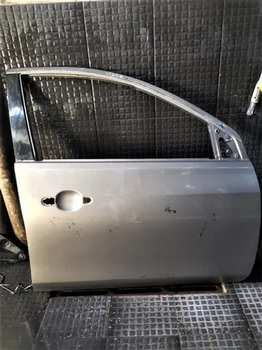 Porta do Nissan Versa.