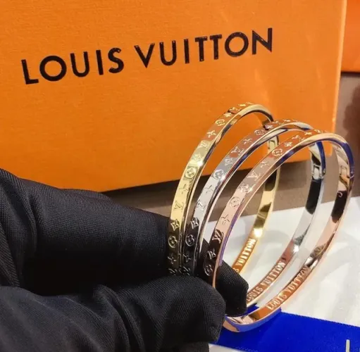 Pulseira Louis Vuitton na caixa 