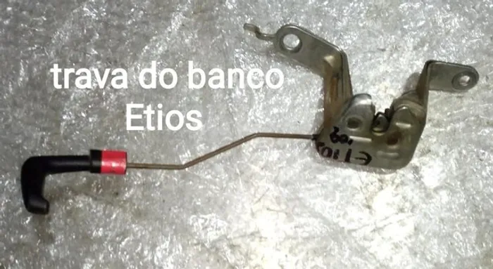 Trava do banco Toyota etios