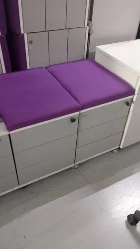 Gaveteiro com assento para escritório