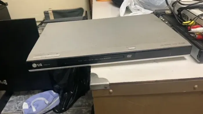 aparelhos de DVD estavam funcionando quando desligado