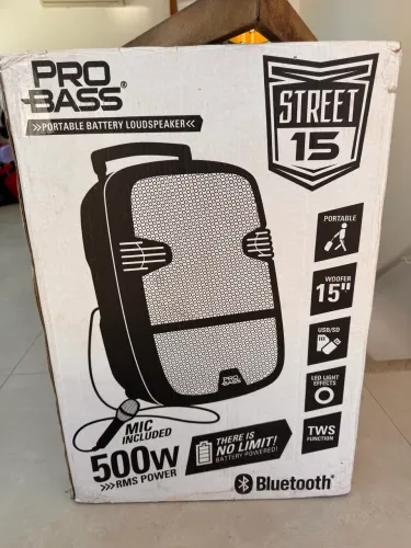 Caixa de som subwoofer com microfone 