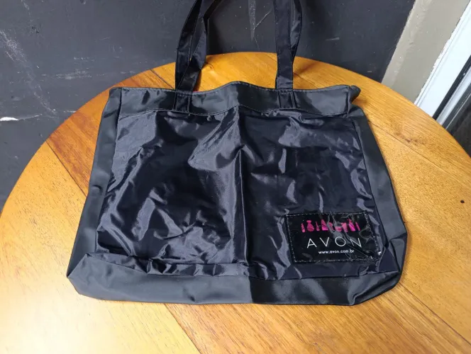 Bolsa de Ombro Avon Preta detalhes rosa Impermeável Tamanho 41x31cm Nova!
