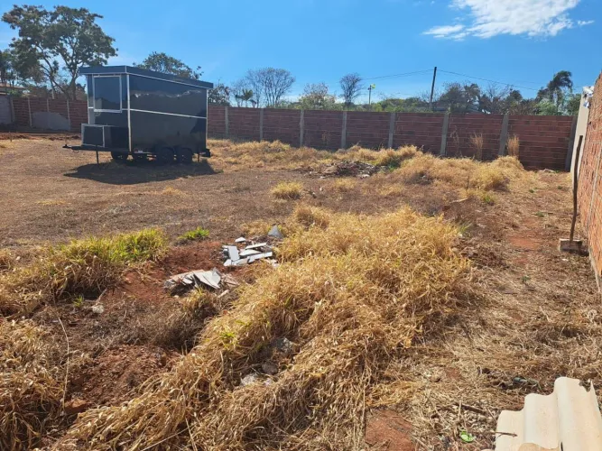 Vende-se um excelente lote de 400 metros quadrados 