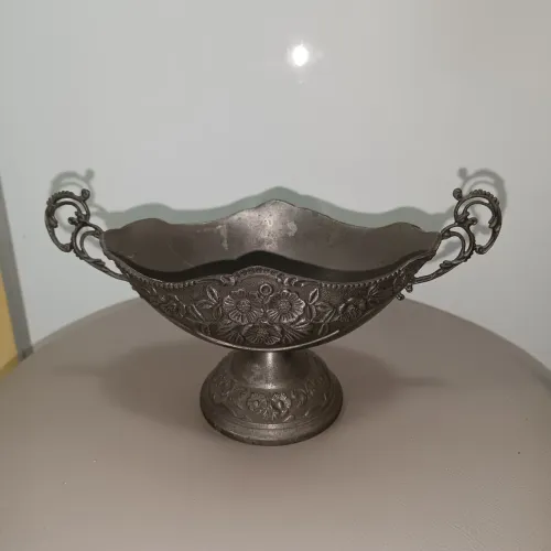 Floreira antiga em estanho