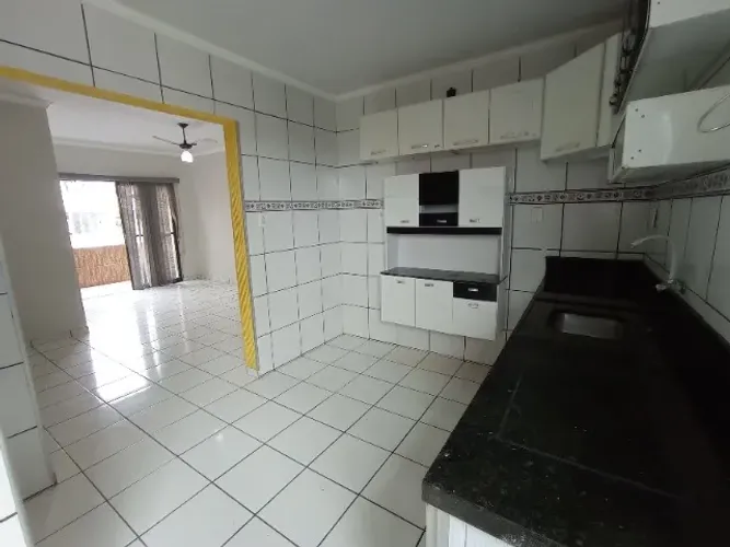 AP Muito Amplo, Ventilado, Garagem Coberta, Próx Mateus Forquilha, Condomínio Girassol!