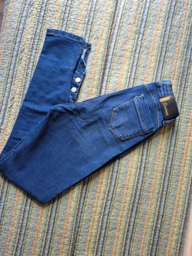 Calça Jeans Feminina Azul com Detalhes