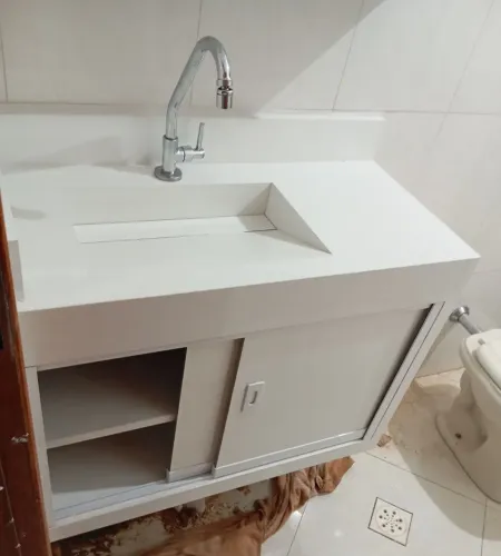 Lavatório e nichos bancadas de porcelanato 