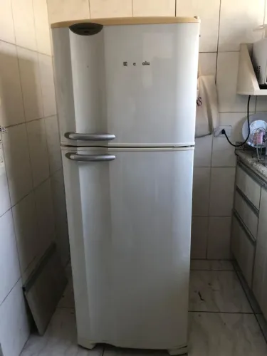 Geladeira Eletrolux Frost Free - Funcionando Tudo - 127V