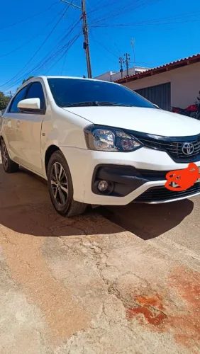 Toyota Etios X Sedan 1.5 Flex 16V 4P Mec. 2014. (Troco por Corolla  com valor até R$ 90 m)