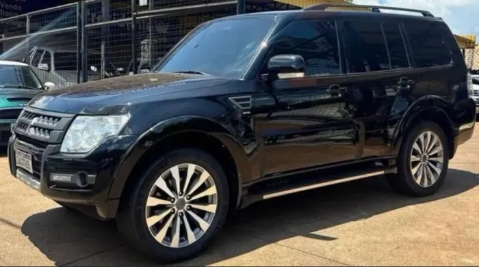 Mitsubishi Pajero HPE Full 3.2 4X4 T.i.dies. 5P AUT 2017