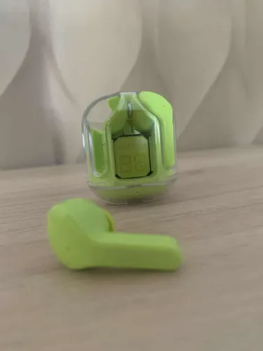 Modelo 100% -  Fone verde T2 pro