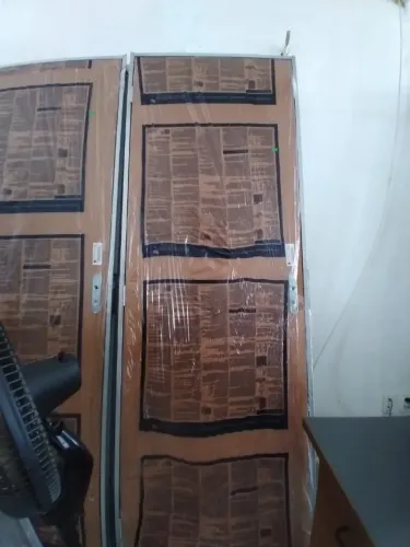 porta de MDF com portal de aço