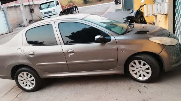 Peugeot 207 Sedan Passion XR 1.4 Flex 8V 4P 2011