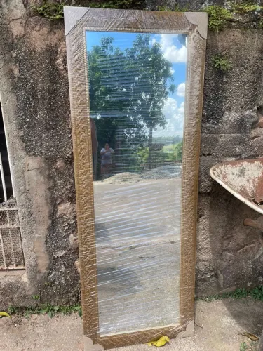 Espelho grande emoldurado